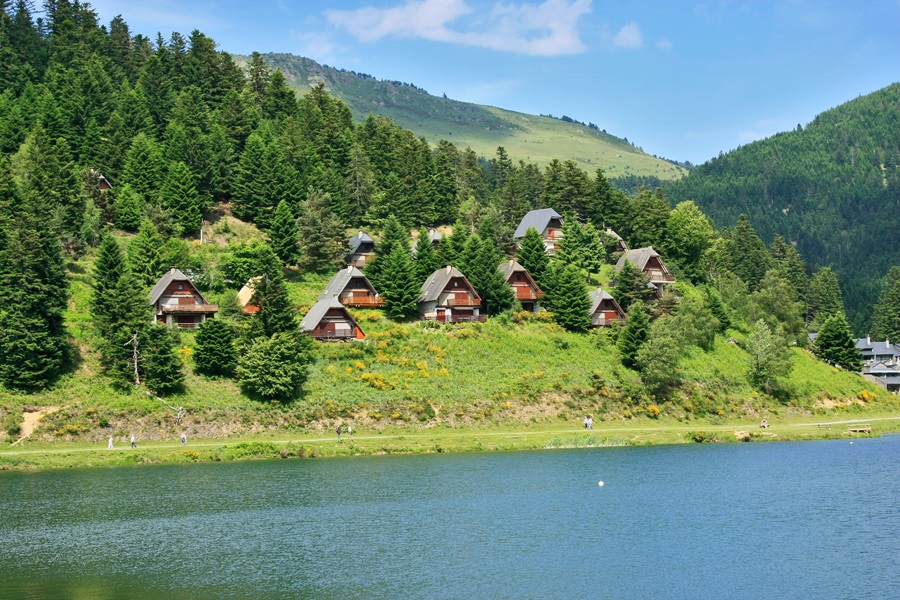 Casas de montña en el Lago de Payolle.