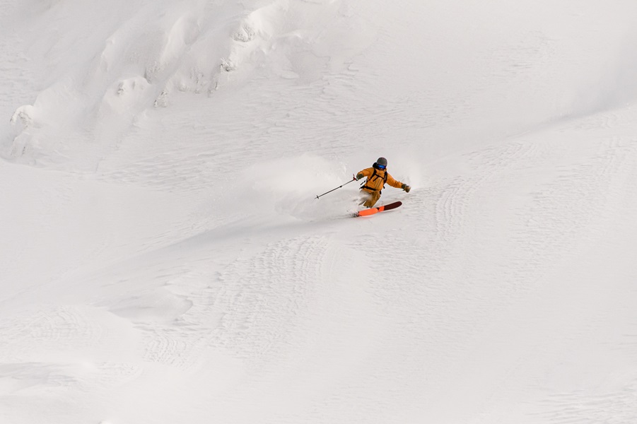 Hombre haciendo freeride<br>