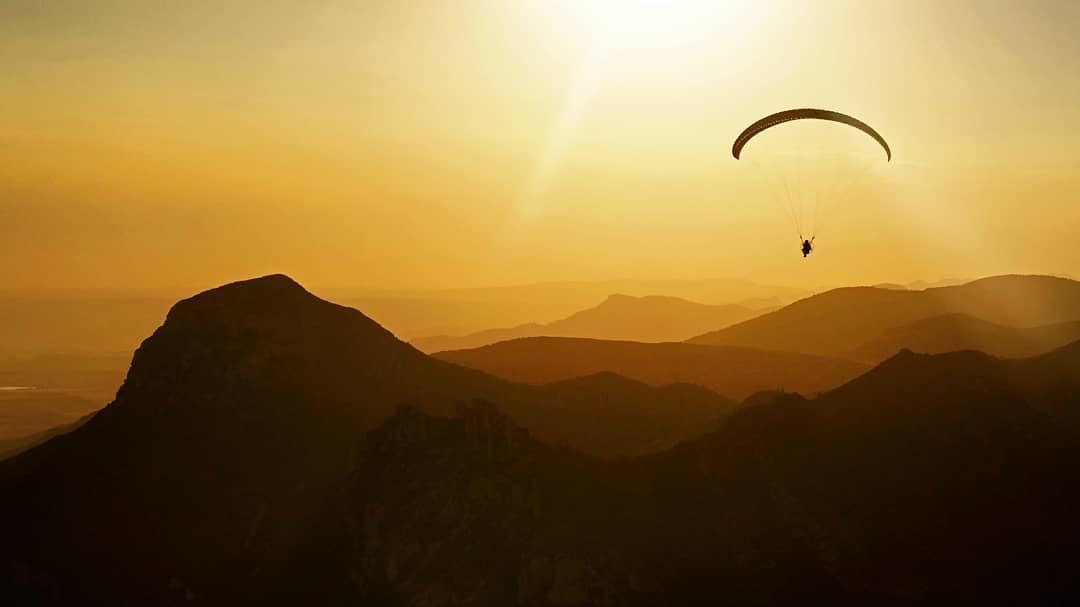 Un atardecer desde el aire en Formigal