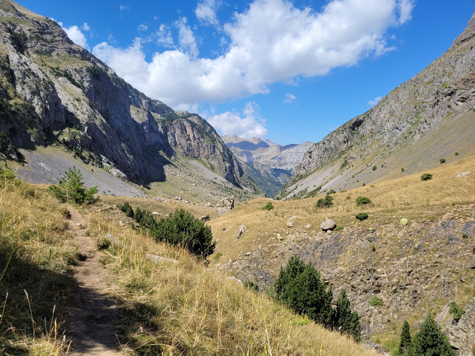 Ruta en bici en el Valle de las Izas